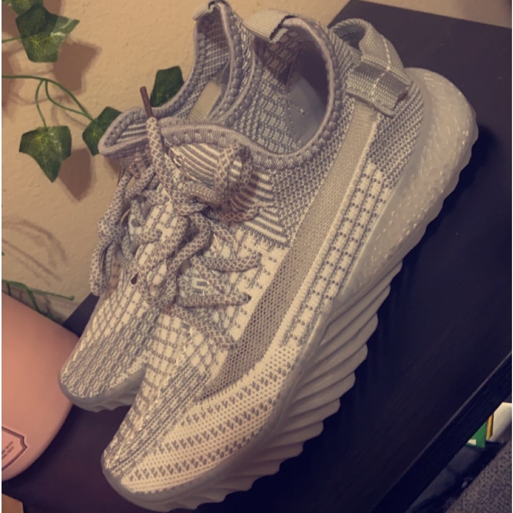 brand new tennis running shoes